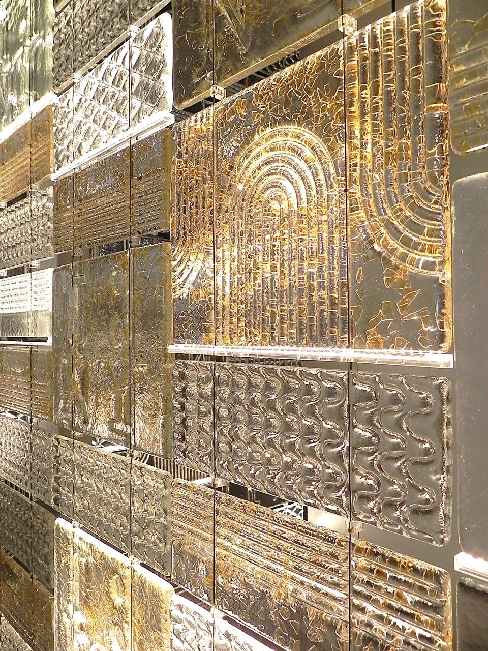 Dòng Kính - Glass series - Maison De Pierre